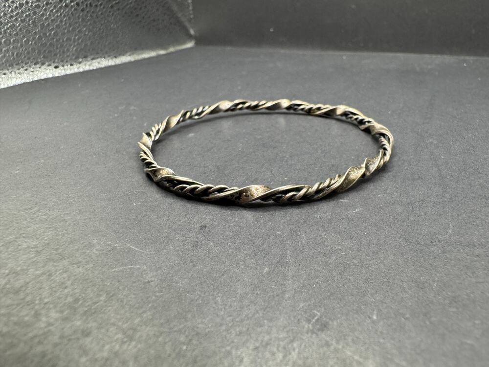 Vintage Silver Tone Twisted Cable Wire Design Bangle Bracelet Sz 7.5"